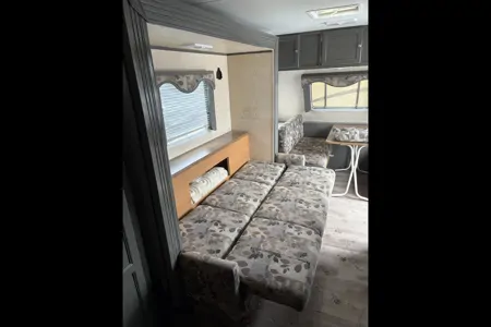 DMLRC's R-Vision Trail Sport Travel Trailer