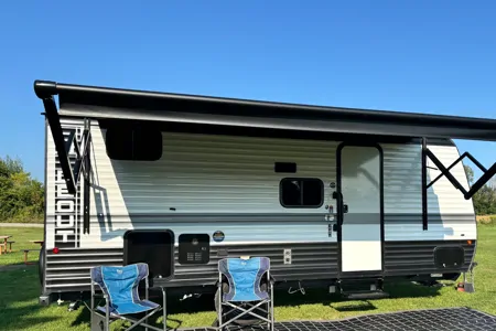 Ashley's perfect family trailer! 2024 keystone hideout 181BH Travel Trailer