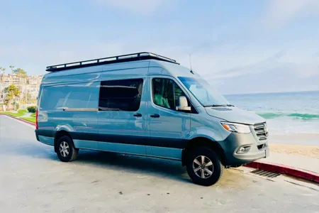 170 Mercedes Sprinter Van, 4WD Class B