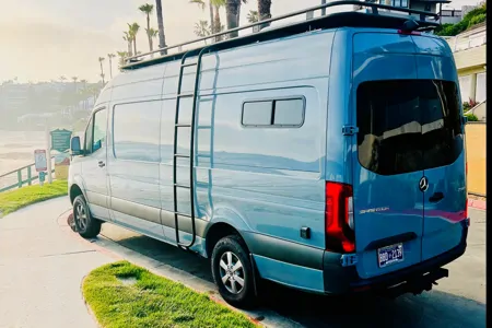 170 Mercedes Sprinter Van, 4WD Class B