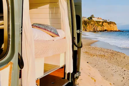 170 Mercedes Sprinter Van, 4WD Class B