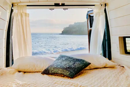 170 Mercedes Sprinter Van, 4WD Class B