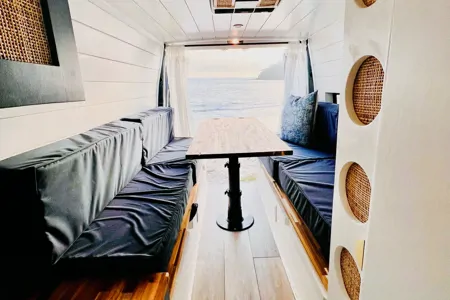 170 Mercedes Sprinter Van, 4WD Class B