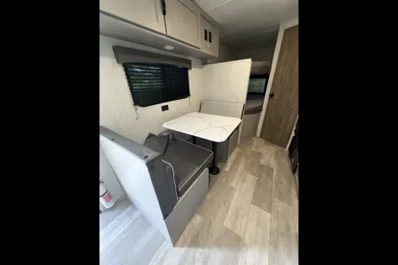Leisure Lodgings Clipper 25BH Starlink included