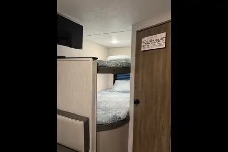 Leisure Lodgings Clipper 25BH Starlink included