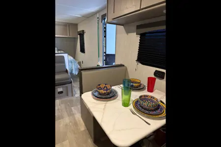 Leisure Lodgings Clipper 25BH Starlink included