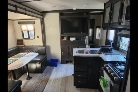 Taira's Coachmen Northern Spirit 2454BH Travel Trailer
