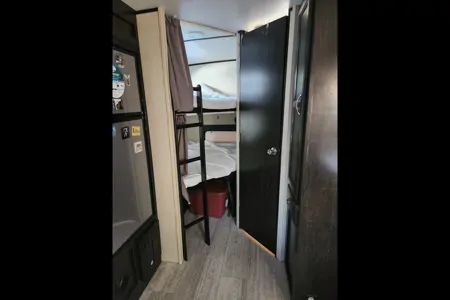 Taira's Coachmen Northern Spirit 2454BH Travel Trailer