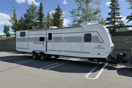 Bunkhouse Bliss: Coachmen Freedom Express 320 BHDS Travel Trailer