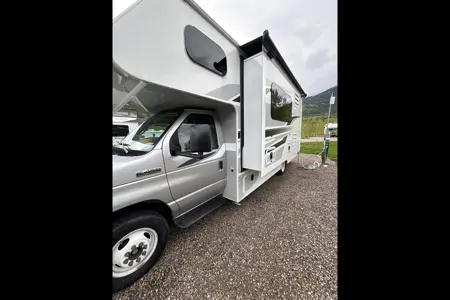 Ric's Four-Season 24DS Class C RV
