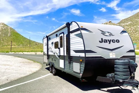 🍇 Brand NEW 2024 Jam Caravan – Sleeps 8! ✨ Spacious & Luxe 🍇