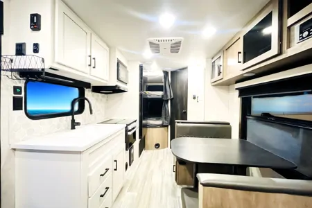 🍇 Brand NEW 2024 Jam Caravan – Sleeps 8! ✨ Spacious & Luxe 🍇