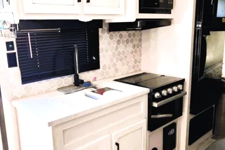 🍇 Brand NEW 2024 Jam Caravan – Sleeps 8! ✨ Spacious & Luxe 🍇