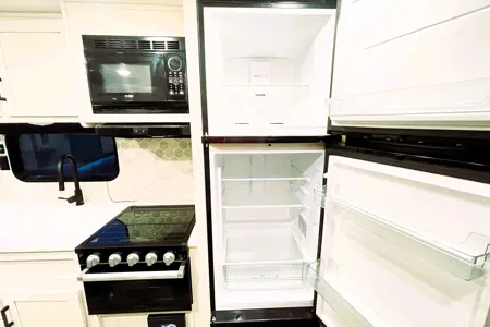 🍇 Brand NEW 2024 Jam Caravan – Sleeps 8! ✨ Spacious & Luxe 🍇