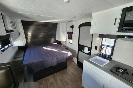 Phong's Travel Trailer R179 Travel Trailer