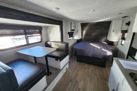 Phong's Travel Trailer R179 Travel Trailer