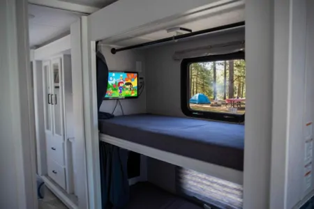 A03 - 10 Person w/ Bunk - The RV Rental Factory