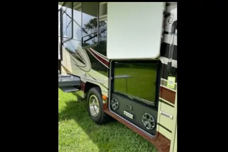 Space Coachmen Leprechaun