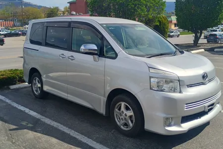Toyota Voxy Camper (8 seats/2 sleeps)Park Pass+Airport pickup+(US/Canada)