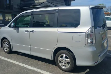 Toyota Voxy Camper (8 seats/2 sleeps)Park Pass+Airport pickup+(US/Canada)