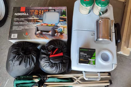 Toyota Voxy Camper (8 seats/2 sleeps)Park Pass+Airport pickup+(US/Canada)