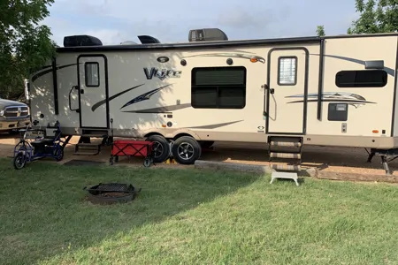 Charley's Fleetwood V-Lite Travel Trailer