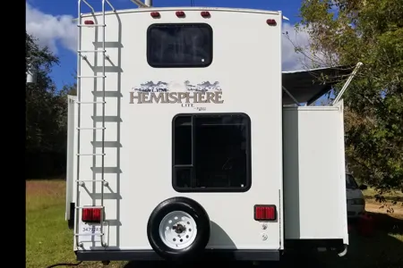 Fully stocked 2 bedroom 5th wheel