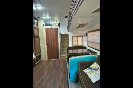 Fully stocked 2 bedroom 5th wheel