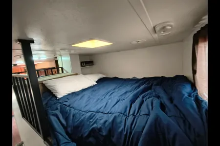 Fully stocked 2 bedroom 5th wheel