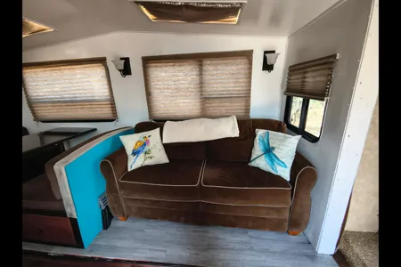 Fully stocked 2 bedroom 5th wheel