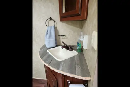 Fully stocked 2 bedroom 5th wheel