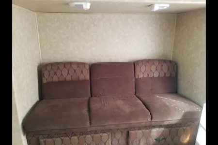 Fully stocked 2 bedroom 5th wheel