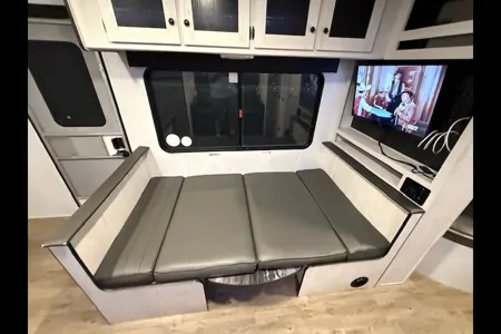 Family bunkhouse RV Sleeps 8