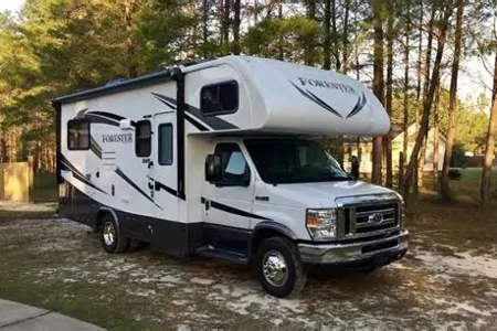 Winnebago-Superior Ride-Deluxe Living-Family Fun