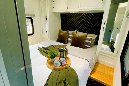 2008 Sportsman- Sleeps 4-5. A/C - Fully Renovated - Super Chic!