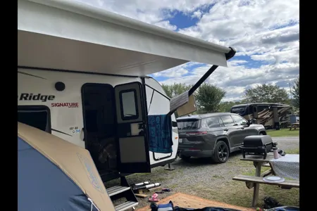 Love Shack - Starcraft Autumn Ridge - Trailer