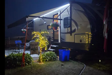 Sean's Lacrosse Luxury Lite 339BHD Travel Trailer