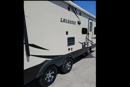 Sean's Lacrosse Luxury Lite 339BHD Travel Trailer