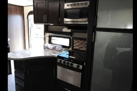 Sean's Lacrosse Luxury Lite 339BHD Travel Trailer