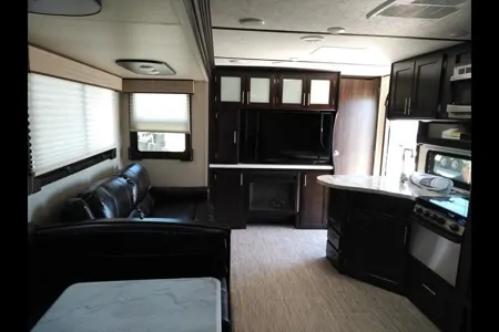 Sean's Lacrosse Luxury Lite 339BHD Travel Trailer