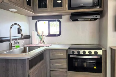 Ramon's Yes Zinger lite Travel Trailer