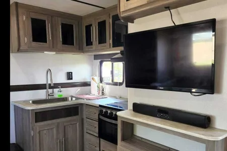 Ramon's Yes Zinger lite Travel Trailer