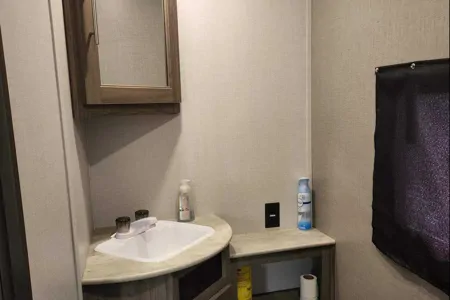 Ramon's Yes Zinger lite Travel Trailer