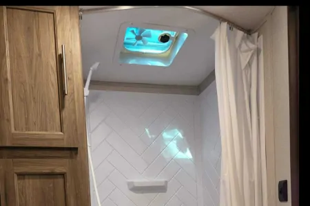 Ramon's Yes Zinger lite Travel Trailer