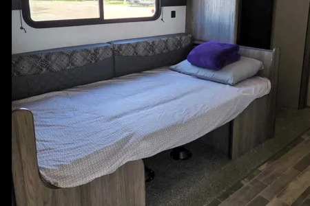 Ramon's Yes Zinger lite Travel Trailer