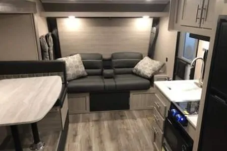 Coachmen Catalina Summit Serie 7