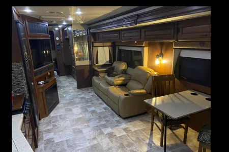 🚐 Hit the Road in Comfort – Your Adventure Starts Here! 🌄