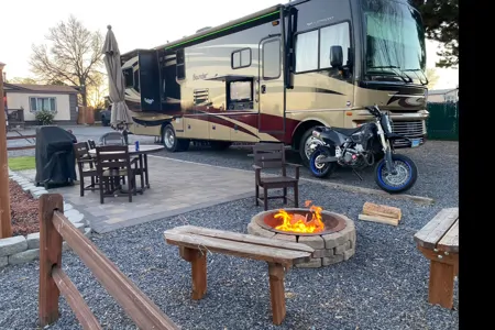 🚐 Hit the Road in Comfort – Your Adventure Starts Here! 🌄