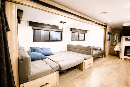 🤎 Alpha Churro 🤎 Sleeps 10 • Private Suite • Slide-Out • 2 Doors