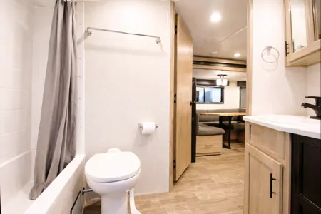 🤎 Alpha Churro 🤎 Sleeps 10 • Private Suite • Slide-Out • 2 Doors